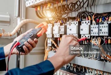 istockphoto-1469656864-1024x1024 Electrician engineer uses a multimeter to test the electrical installation and power line current in an electrical system control cabinet.